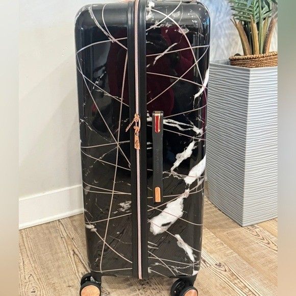 Juicy Couture Black and Gold Luggage spinner; travel bag size 24 - Picture 9 of 15